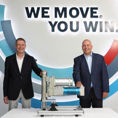 Foto: Dr. Steffen Haack, Mitglied des Vorstands der Bosch Rexroth AG (re.) und Kai Böhner, Geschäftsführer der EH-D GmbH