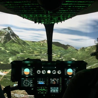 Foto: Training für Hubschrauberpiloten im hochmodernen Full-Flight-Simulator: