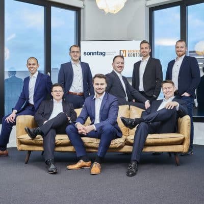 Foto: Die acht Partner von Sonntag Corporate Finance