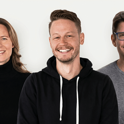 Photo: The mbiomics team (from left to right): Kristin Torre Vinuesa, Dr. Johannes B. Woehrstein and Dr. Christopher Weidenmaier © mbiomics